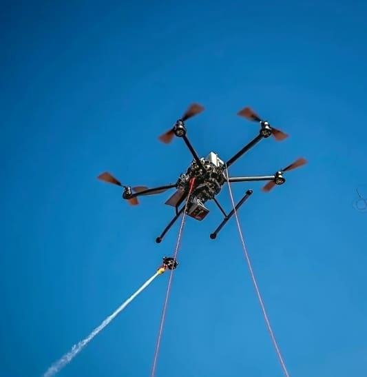 drone en vol toiture
